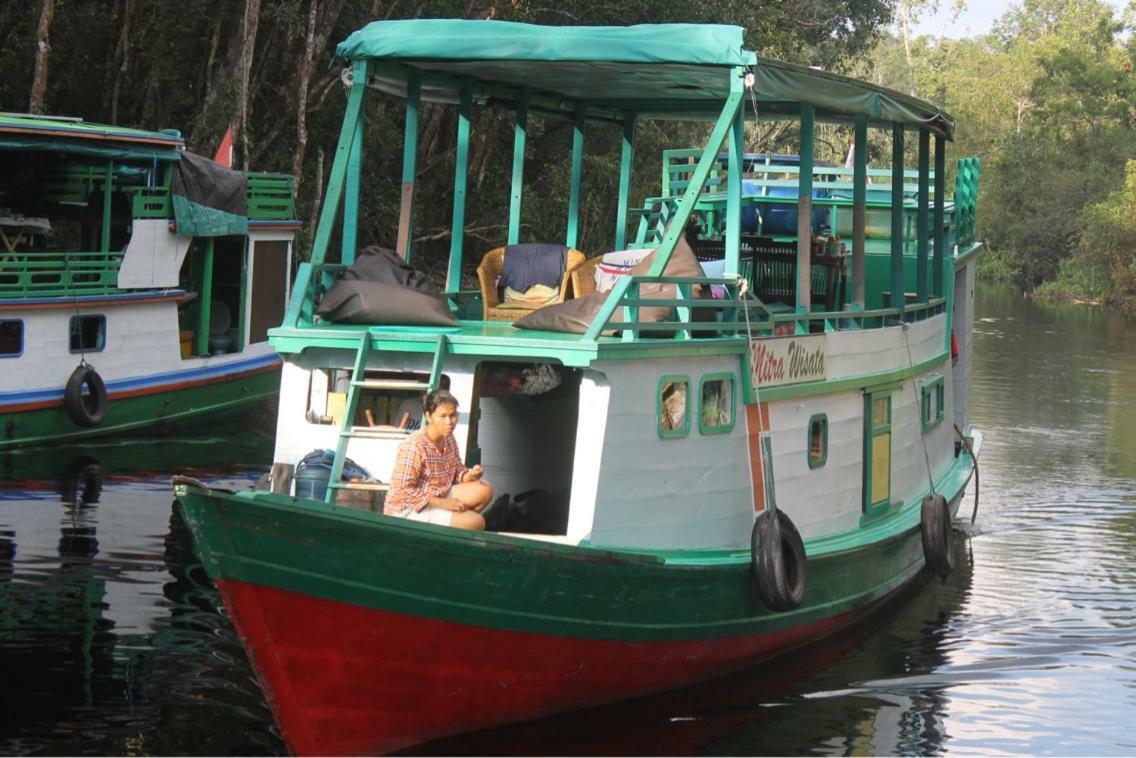 Orangutan Shaka Houseboat With Cabin Pangkalanbuun Esterno foto
