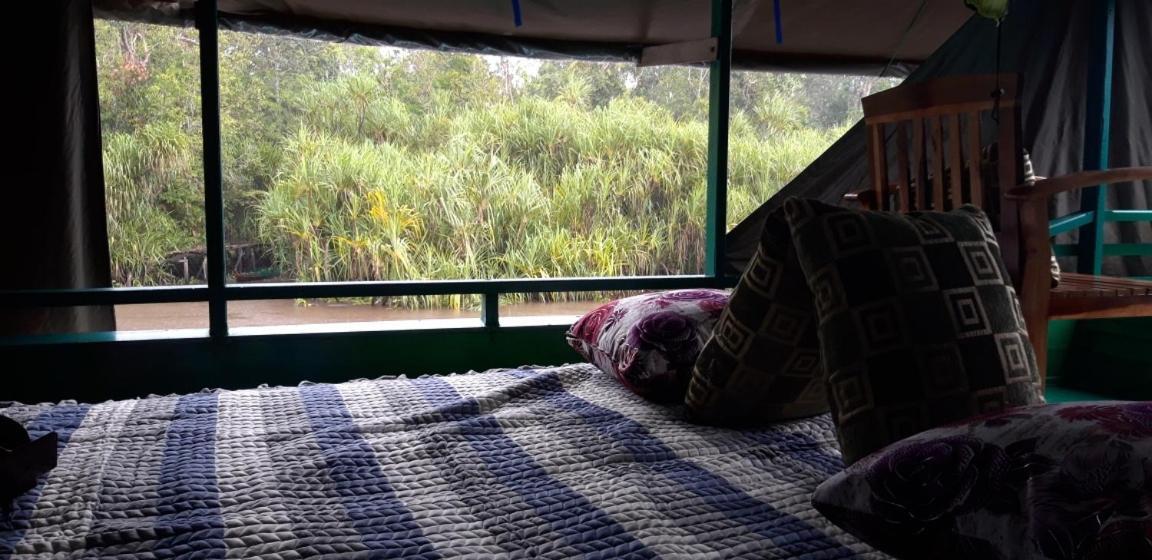 Orangutan Shaka Houseboat With Cabin Pangkalanbuun Esterno foto
